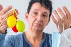VORSICHT SATIRE: RÜCKBLICK AUF DIE WOCHE: Warum beim Frühjahrsputz an Mund-Nasen-Schutz denken? - Autorin Heike Mann ist unentschlossen.