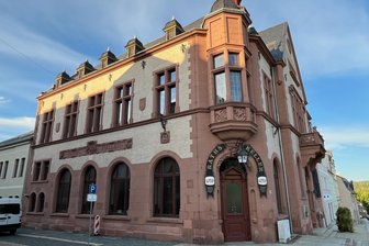 Vorsicht zahlt sich aus: Adorf nimmt viel mehr ein - Die Stadtspitze im Adorfer Rathaus ist mit der finanziellen Entwicklung in diesem Jahr zufrieden.