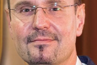 Vorsitzender im Amt bestätigt - 