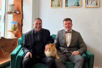 Vorsorge für den Abschied – Experten geben in Mittweida Rat - Max Baar (l.) und Daniel Paul sind als Bestatter in Mittweida tätig. Am Sonntag laden sie in die Torfgrube 4 zu einer Informationsveranstaltung.