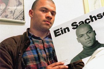 Vorzeigepolizist, Straftäter, Sozialarbeiter: Der Fall des Sam Meffire - Der frühere Vorzeigepolizist Sachsens, Sam Meffire, der durch die Anti-Rassismus-Kampagne "Ein Sachse" 1992 überregional bekannt wurde. 