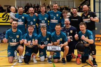 VSV Oelsnitz: Volleyballer feiern gegen München den ersten Saisondreier – Nun beginnt das große Rechnen - Nach dem ersten Saison-Dreier des VSV war die Freunde bei Team und Fans groß.