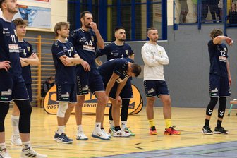 VSV Oelsnitz: „Wir müssen uns mit dem Gedanken an den Abstieg anfreunden“ - Groß war die Enttäuschung beim VSV Oelsnitz (von links Jonas Krug, Jacob Uhlemann, Alfons Fellgiebel, Franz Masur, Paul König, Christian Böhm, Roman Günther und Johannes Köbsch) nach der Niederlage im Kellerderby.