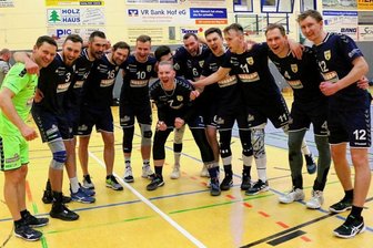VSV wird beinahe noch Erster - Zum Saisonabschluss konnten die Oelsnitzer VSV-Männer noch einmal jubeln: Mit 3:2 gewannen sie beim fränkischen Vertreter SV Schwaig II und verteidigten ihren zweiten Rang.
