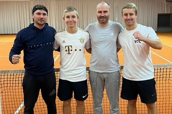 VTC Reichenbach: Erste Männermannschaft entflieht den Abstiegsrängen in der Tennis-Landesverbandsliga - Chris Heberer, Justus Schaller, Sascha Ruppert und Moritz Schaller (von links) nach ihrem Sieg in Crimmitschau.