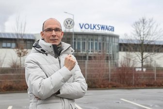 VW-Betriebsrat in Sorge um Zukunft des Chemnitzer Motorenwerkes - René Utoff (50) ist seit 2004 Vorsitzender des Betriebsrats im Volkswagen-Motorenwerk Chemnitz. Der gelernte Maschinenbauer und Industriemechaniker arbeitet seit 25 Jahren bei Volkswagen. Privat fährt der gebürtige Burgstädter einen VW Golf VII - und auch er wartet auf ein neues Auto. 