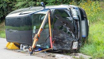 VW Fahrerin bei Unfall in Hormersdorf verletzt - 