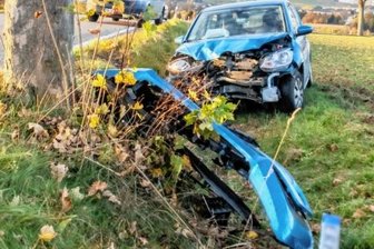 VW-Fahrerin schwer verletzt - Bei dem Unfall ist die Fahrerin des VW schwer verletzt worden. Der Sachschaden beläuft sich auf insgesamt rund 6000 Euro.