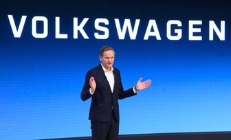 Oliver Blume, Vorstandsvorsitzender der Volkswagen AG, spricht bei der Jahrespressekonferenz der Volkswagen Group in der Autostadt.
