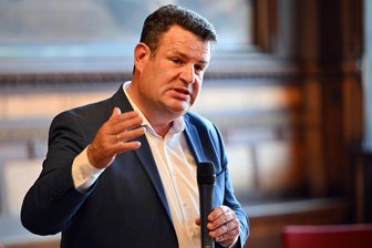 VW-Krise: Arbeitsminister Heil will helfen und erntet Kritik vom Sächsischen Handwerkstag - Für Hubertus Heil SPD) geht es darum, „die VW-Standorte zu erhalten, betriebsbedingte Kündigungen zu verhindern und die notwendigen Zukunftsinvestitionen zu schultern“.