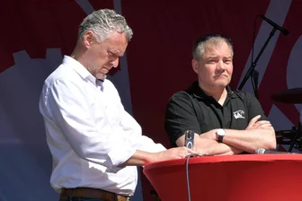 VW-Krise in Zwickau: Wann reden Landrat Michaelis und Zwickaus IG-Metall-Chef miteinander statt übereinander? - Fanden bisher noch nicht so richtig zusammen: Landrat Carsten Michaelis (CDU, li.) und IG-Metall-Mann Thomas Knabel.