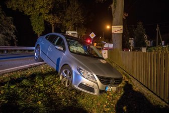 VW prallt gegen Schlepper - 