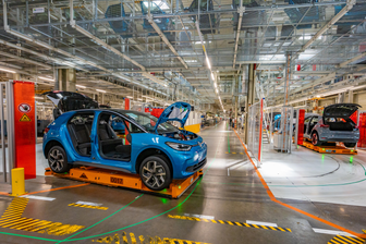 VW streicht hunderte Stellen in Zwickau: Manager spricht von zwei Jahren Durststrecke - In den Werkhallen bei VW in Zwickau kriselt es derzeit. Über 250 Mitarbeiter bekommen ihre befristeten Verträge nicht verlängert.