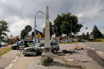 VW und Opel krachen an Kreuzung in Chemnitz zusammen - Bei einem Unfall an der Kreuzung Leipziger Straße/Chemnitzer Straße in Chemnitz krachten zwei Autos zusammen.