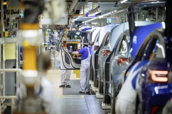 VW-Werk in Zwickau verliert schon im nächsten Jahr das erste Modell - Produktion im VW-Werk in Zwickau. Bald laufen hier keine ID.4-Modelle mehr vom Band.