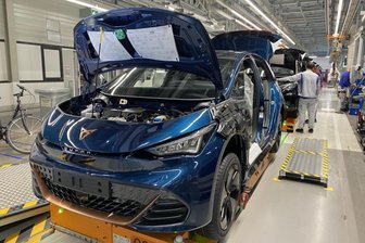 VW-Werk Zwickau: Kostenziele, Modellanläufe, Gerüchte – wie sicher ist der Standort? - Montageband im VW-Werk in Zwickau. Ein Cupra Born rollt hier gerade an. Die Produktivität muss steigen.