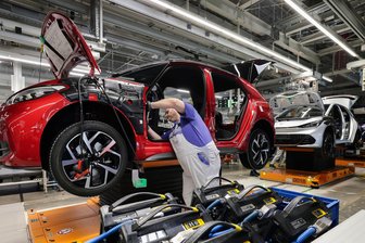 VW zahlt trotz Krise eine Prämie – auch Zwickau und Chemnitz profitieren - Fahrzeugbau der Marken VW und Cupra: Auch die Beschäftigten in Zwickau profitieren jetzt vom Wolfsburger Verhandlungsergebnis.