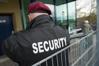 Wachdienst unter Aufsicht -