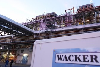 Wacker Chemie will nach Rekordverlust 1500 Stellen streichen: Auch Mitarbeiter in Sachsen bangen jetzt um ihre Jobs - Mit rund 1500 Beschäftigten ist das Wacker-Werk in Nünchritz im Landkreis Meißen der größte Chemiearbeitgeber in Sachsen.