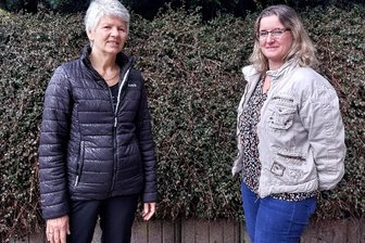 Wählergemeinschaft Rosenbaum: Diese zwei Frauen wollen für Muldenhammer Politik machen - Wollen gemeinsam in den Gemeinderat Muldenhammer einziehen: Regina (links) und Renate Rosenbaum.