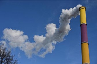 Wärmeversorgung in Chemnitz: Wie geht es nach dem Kohle-Ausstieg im Januar weiter? - Bald Geschichte: Der markante farbig gestaltete Schornstein am Chemnitzer Heizkraftwerk wird in wenigen Wochen zum letzten Mal qualmen. Schon Mitte Januar soll die Anlage außer Betrieb gehen.
