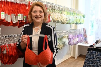 Wäschehersteller aus dem Vogtland eröffnet neues Outlet-Geschäft in Bad Elster - Gabi Reichmann ist das Gesicht des neuen Wäsche-Outlets in Bad Elster.