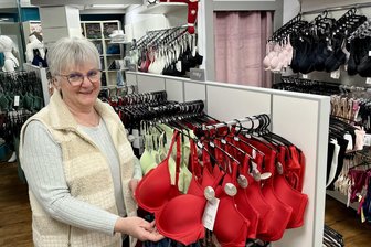 „Wäschetruhe“ in Schwarzenberg schließt nicht, aber zieht um - Verona Stein ist mit ihrer „Wäschetruhe“ innerhalb des Ring-Centers umgezogen.