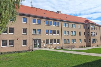 Waffe in Reichweite von Kindern gelassen: 25-Jähriger in Freiberg vor Gericht - Das Amtsgerichtsgebäude in Freiberg.