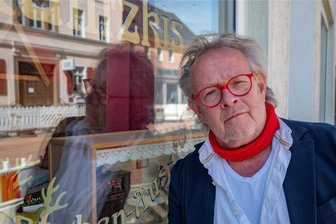 Wagenknechts Hirnchirurg aus Zwickau: Warum Jan-Peter Warnke fürs BSW ins EU-Parlament will - Jan-Peter Warnke trinkt Monster zuckerfrei gegen kurze Nächte: Der Neurochirurg arbeitet sich in die Politik ein, weil er auf einen Platz im EU-Parlament hofft.