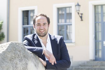 Bändigte das Orchester aufs Beste bei zwei Großwerken der Spätromantik: Leo Siberski, Generalmusikdirektor des Theaters Plauen-Zwickau. Er selbst sprach nach dem Wagner-Bruckner-Konzert "in Anbetracht der Schwierigkeit des Programms" von einem "Meilenstein für unsere gemeinsame Arbeit".