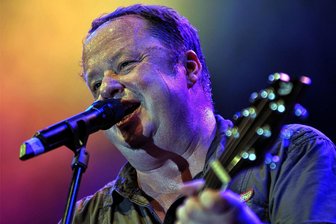 Wahl in Chemnitz: Live-Musiker Ecke Bauer will nach Parteiwechsel zurück in den Stadtrat - Mit Live-Musik seit Jahrzehnten auf Chemnitzer Bühnen und den Kneipen der Stadt zu Hause: Ecke Bauer.