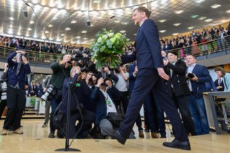 Wahl in Sachsen: Findet Kretschmer das Doping für die Demokratie? - Michael Kretschmer (CDU) ist im zweiten Wahlgang erneut zum sächsischen Ministerpräsidenten gewählt worden. Zum ersten Mal muss er ohne eigene Mehrheit regieren. Foto: Robert Michael/dpa