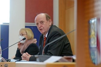 Wahl in Zwickau: Was machen Sie eigentlich den ganzen Tag, Herr Landrat? - Landrat Christoph Scheurer repräsentiert den Landkreis bei Pressekonferenzen und anderen Anlässen.