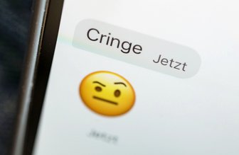 "Cringe" (peinlich) war das Jugendwort 2021. Auch in diesem Jahr wird ein Jugendwort gesucht.