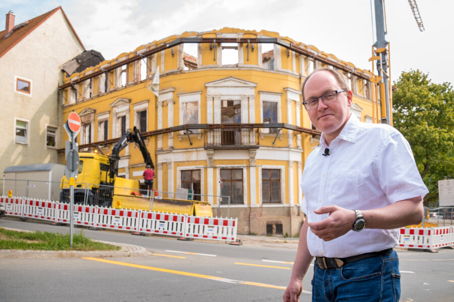 Wahl zum Oberbürgermeister in Zschopau: Mirko Caspar fordert Amtsinhaber heraus - Mirko Caspar kritisiert den Zeitpunkt der Straßensperrungen rund um die Stadtcafé-Ruine