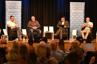 Wahlforum in Frankenberg: Vier Bürgermeister-Kandidaten im Gespräch - Oliver Gerstner, Frank Urbanek, Thomas Goebel und Achim Thimann (v. l.) zum Wahlforum in Frankenberg.