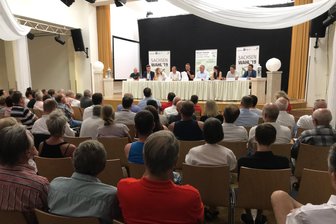 Wahlforum in Rochlitz - Kandidaten im Kreuzverhör - Etwa 140 Gäste sind am Montagabend zum Wahlforum mit den Direktkandidaten zur Landtagswahl im Wahlkreis 22 ins Bürgerhaus Rochlitz gekommen.