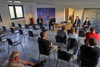 Wahlkampf in Waldenburg: So lief das erste Kandidaten-Duell - Einige Plätze bei der nur für geladene Gäste gedachten Veranstaltung sind frei geblieben. 