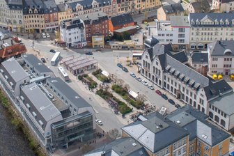 OB-Wahl in Aue-Bad Schlema: Postplatz als Wahlkampfthema – aber wie ist die Lage wirklich? - Blick aus der Luft: Der Postplatz in Aue gilt seit Jahren als Brennpunkt. Zuletzt hat sich die Situation beruhigt.