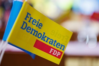 Wahlschlappe: FDP-Kreisverband Erzgebirge fordert Landesverband auf, Vertrauensfrage zu stellen - Der Kreisverband Erzgebirge der FDP hat den Landesverband aufgefordert, die Vertrauensfrage zu stellen.