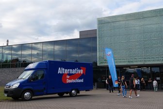 Wahlveranstaltung in der Plauener Festhalle: AfD-Kreischef verweigert der „Freien Presse“ den Zutritt - Die AfD hatte für Dienstagabend in die Plauener Festhalle zu einem Wahlforum der Partei eingeladen.