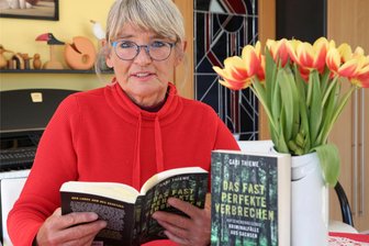 Wahre Kriminalfälle in Neukirchener Bibliothek: Warum ist es auffällig, wenn viele Männer im Publikum sitzen, Frau Thieme? - Am 8. November liest Gabi Thieme in der Gemeindebibliothek in Neukirchen. Das Interesse an regionalen Kriminalfällen ist nach wie vor groß. Die Autorin hat dafür eine einfache Erklärung.