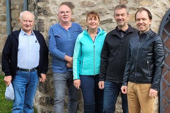 Wahrzeichen von Hirschfeld wird mit Festwoche gewürdigt - Ahmed Neef (2.v.l.) und sein Team halten die Fäden in der Hand.