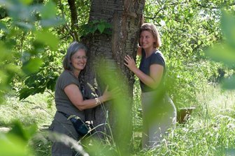 Waldbaden für guten Zweck - Solveig Schmidt (links)