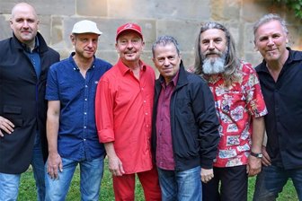 Waldbühne in Schwarzenberg: 700.000 Besucher seit 1990 – und noch sechs Veranstaltungen 2023 - Freuen sich auf ihren Auftritt in Schwarzenberg: die bayrischen Rock-‘n‘-Roller der Spider Murphy Gang.