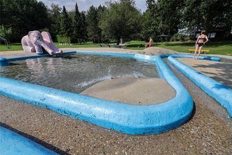 Waldenburg: Bangen um die Sanierung im Freibad - Das Kinderplanschbecken im Waldenburger Freibad soll komplett erneuert werden. Doch die Kosten sind enorm gestiegen.