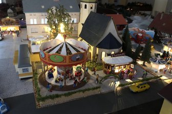 Waldenburg bietet „Fahrten im lebendigen Adventskalender“ - Nutzen Sie die Gelegenheit, sich von der faszinierenden Welt der Modellbahnanlage verzaubern zu lassen.