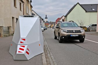 Waldenburg: „Super-Blitzer“ steht auf der B 180 - Der „Super-Blitzer“ kommt seit einigen Tagen auf der Bahnhofstraße zum Einsatz.