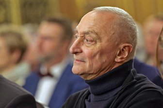 „Waldenburg verliert eine Persönlichkeit“: Trauer nach Tod von Stephan Grünwald - Stephan Grünwald hat zum Neujahrsempfang im Januar 2024 die Auszeichnung als „Verdienter Bürger der Stadt Waldenburg“ erhalten. Er ist am 1. Mai gestorben.