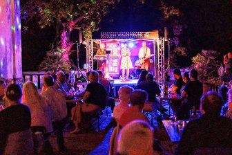 Waldenburger Schlossterrassennacht mit den Strawberries - 2021 trat die Band Big Boppers zu einer Schlossterrassennacht in Waldenburg auf.